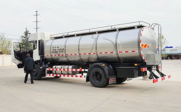 新東機(jī)械與淄博客戶達(dá)成鮮奶運(yùn)輸車(chē)合作協(xié)議